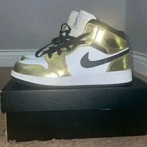 Air Jordan Mid SE GS 'Metallic Gold/Black-White